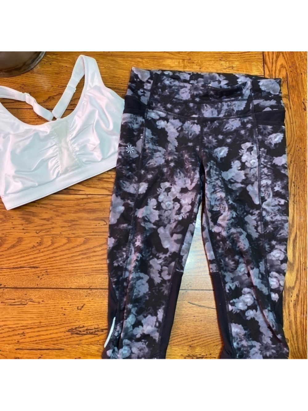 ATHLETA Women’s XS Be Free Knicker Crop Leggings Gray/Pockets. Sports Bra 34DD